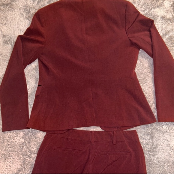 NYC 7th Ave. Burgundy lined suit w/jacket and pants - Picture 5 of 9